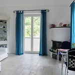 Lara Amalfi