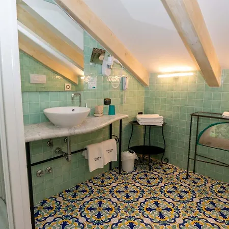Lara Hotel