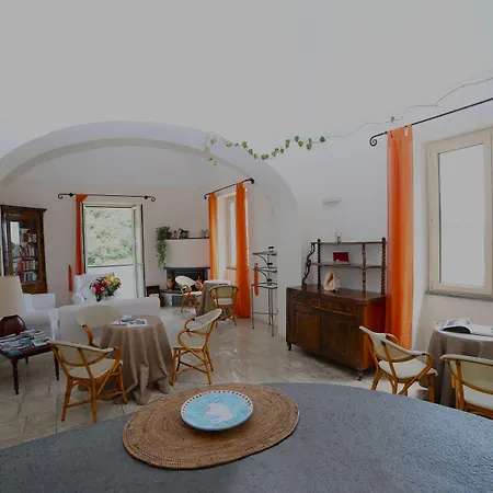 Lara 3* Амальфі