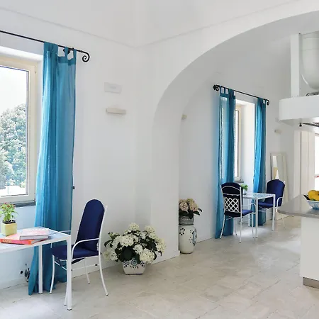 Lara 3* Амальфі