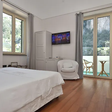 Lara Готель Амальфі