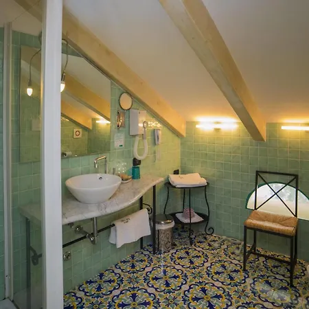 Lara Hotel 3*
