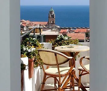 ララ アマルフィ